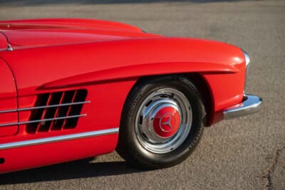 132万5000ドル（邦貨換算約2億670万円）で落札されたメルセデス・ベンツ「300SL ロードスター」（C）Courtesy of RM Sotheby's