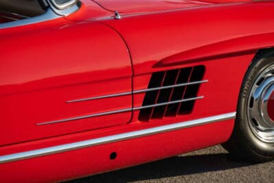 132万5000ドル（邦貨換算約2億670万円）で落札されたメルセデス・ベンツ「300SL ロードスター」（C）Courtesy of RM Sotheby's