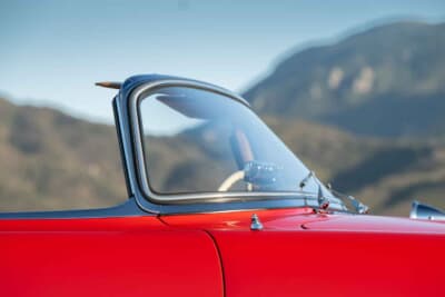 132万5000ドル（邦貨換算約2億670万円）で落札されたメルセデス・ベンツ「300SL ロードスター」（C）Courtesy of RM Sotheby's