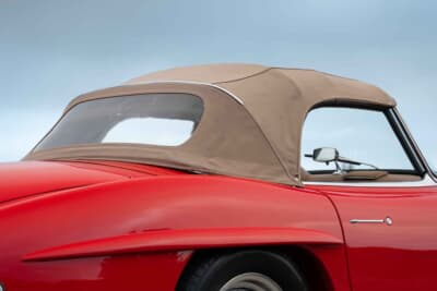 132万5000ドル（邦貨換算約2億670万円）で落札されたメルセデス・ベンツ「300SL ロードスター」（C）Courtesy of RM Sotheby's