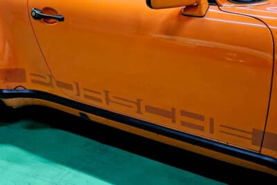 ポルシェ 911ターボ：バーンファインドされた当初からボディには深刻な錆や腐食などはなく、細かい傷などを残しつつもオリジナルペイントを残している