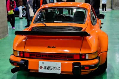 ポルシェ 911ターボ：バーンファインドされた当初からボディには深刻な錆や腐食などはなく、細かい傷などを残しつつもオリジナルペイントを残している