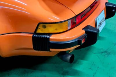 ポルシェ 911ターボ：バーンファインドされた当初からボディには深刻な錆や腐食などはなく、細かい傷などを残しつつもオリジナルペイントを残している