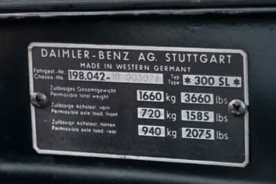 132万5000ドル（邦貨換算約2億670万円）で落札されたメルセデス・ベンツ「300SL ロードスター」（C）Courtesy of RM Sotheby's