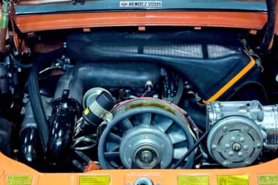 ポルシェ 911ターボ：エンジンやトランスミッション、燃料タンク／フューエルラインなどをすべて取り外してオーバーホールされている