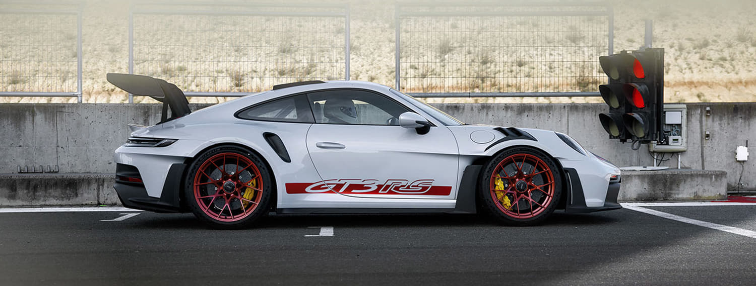 屋根より高いリアウイング！ もはや公道走行が許されることが不思議なポルシェ「911 GT3 RS」の適正ドライブモードは？