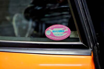 ポルシェ 911ターボ：当時の排出ガス対策済ステッカーも残っている