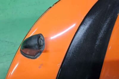 ポルシェ 911ターボ：ヘッドライトウォッシャーノズルも残されたまま