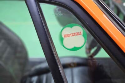 ポルシェ 911ターボ：当時の排出ガス対策済ステッカーも残っている