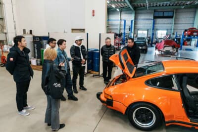 ポルシェ 911ターボ：納車式では車両の解説などが行われた