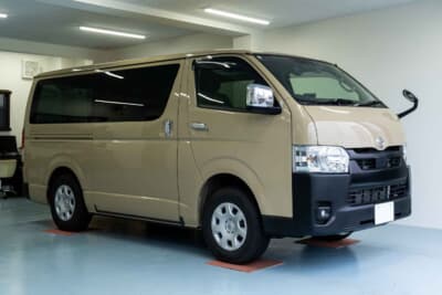 アクワイエを装着したトヨタ「ハイエース」