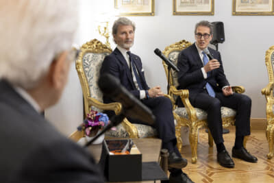 イタリア共和国のセルジョ・マッタレッラ大統領は、2025年4月14日にランボルギーニのステファン・ヴィンケルマン会長兼最高経営責任者(CEO)と経営委員会のメンバー数名を含む代表団をローマのクイリナーレ宮殿に招待し、会談が行われた