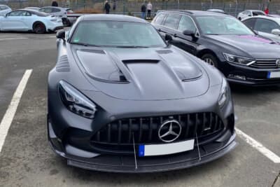 メルセデスAMGのブラックシリーズでニュルブルクリンクを遊べるなんて……。最高の趣味ですね