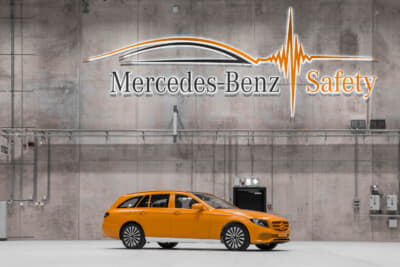 メルセデス・ベンツのジンデルフィンゲン工場に新設された自動車安全技術センター（TFS）。写真は2016年に建築