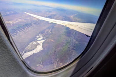 羽田空港からLAXまでのフライトは約10時間