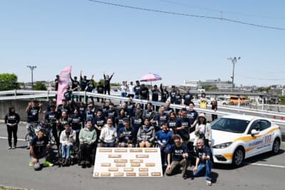 今回は4名が「パラモトライダー体験走行会」に参加。3名の練習会参加者を合わせ50名強のスタッフが集結し、このイベントを支えた