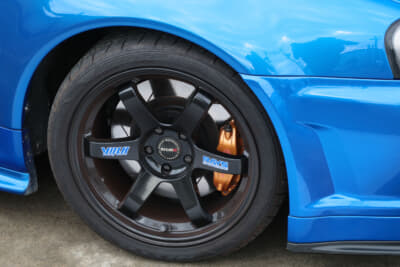 ブラックのVOLK RACING TE37をセット。サイズは9.5J×18インセット15