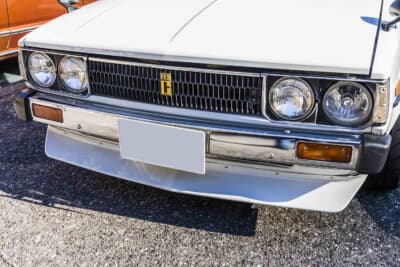 トヨタ 70系 カローラ：丸目4灯のヘッドライトが特徴