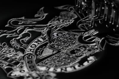 王室御用達認定(ロイヤルワラント)とは、各企業の高品質な製品やサービスが王室に認められた証のこと