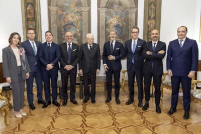 イタリア共和国のセルジョ・マッタレッラ大統領は、2025年4月14日にランボルギーニのステファン・ヴィンケルマン会長兼最高経営責任者(CEO)と経営委員会のメンバー数名を含む代表団をローマのクイリナーレ宮殿に招待し、会談が行われた