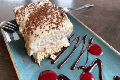 ヴェンティセッテで3人でシェアしたティラミス。かなり大きいのでシェアで正解