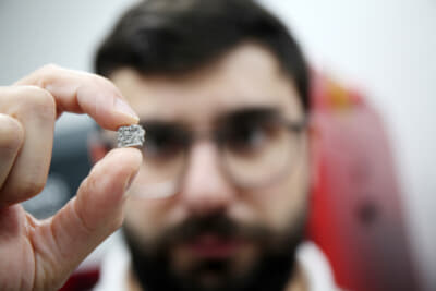 金属積層造形（AM）3Dプリンティングは製品開発の迅速化とともに、廃材の削減による持続可能性の向上にも貢献している