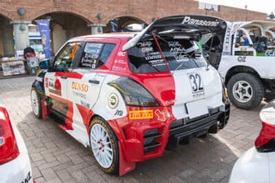 スズキ スイフトスポーツ：ラッピングもすべてDIYで行った