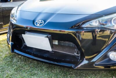 TOYOTA 86：純正フロントバンパーに装備しているメッシュパーツをはずしてラジエータが剥き出しに！　ただそれがカッコイイから不思議