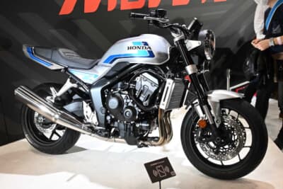 ホンダブースで展示された「CB1000Fコンセプト」などバイクブーム世代にドンピシャの展示も多数