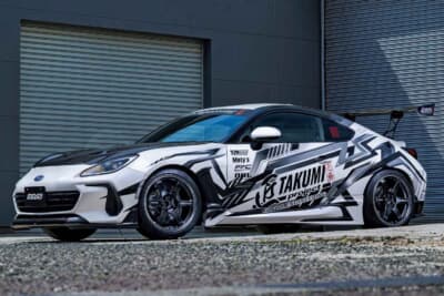  TE37SAGA S-plus BLACK SHADOW LTD：先行していた19＆20インチに続いて投入された18インチ。インプレッサWRXやWRX STIの6ポット/4ポットキャリパーにも対応するサイズを用意