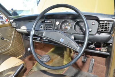 トヨタ カローラ1200デラックス：インパネまわりもオリジナルのまま