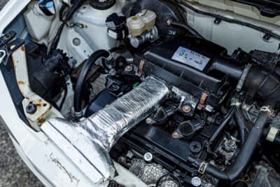 スズキ HA36型 アルト:エンジン本体は当然ながらノーマル。エアクリーナーも遮熱を考え純正のボックスを使う