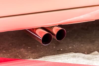 日産スカイラインGT:マフラーは2本出し