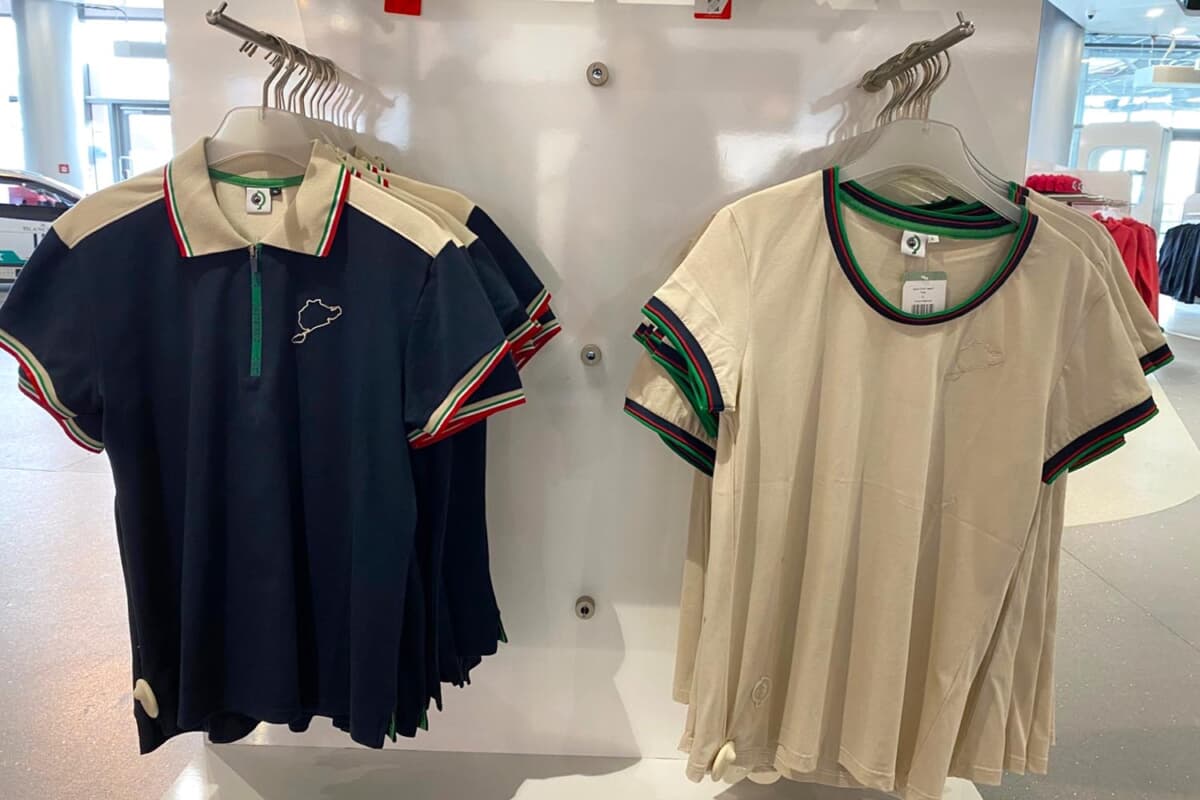 ニュルブルクリンク公式の新作Tシャツとポロシャツはグッチ風