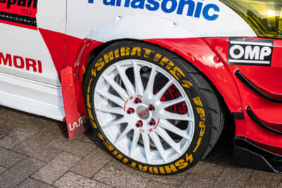 スズキ スイフトスポーツ：ホイールはOZのスーパーツーリズモWRC。サイズは前後とも17×7.0J 45だが、フロントは78mmのスペーサー、リアは50mmのスペーサーを組み合わせる