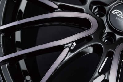 ホムラ 2X10BD ブラッククリアエディション: V字型のツインスポークに高低差を持たせたサブスポークを連結させ、メッシュフォルムと奥行き感とを両立した個性派