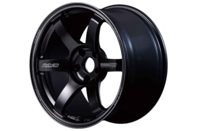  TE37SAGA S-plus BLACK SHADOW LTD：ブラックシャドウLTD.のカラーはマットトランスルーセントブラック。ブラックにブラッククリアを掛け合わせ、さらにマシニング文字をマットブラッククリアを施す上質なダークトーン仕様だ