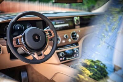 ロールス・ロイス スペクター：メーターパネルはフルデジタル、新しいデジタルアーキテクチャー（SPIRIT）も採用された