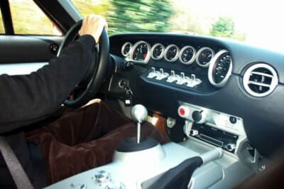 フォード GT：7連メーターを採用していた