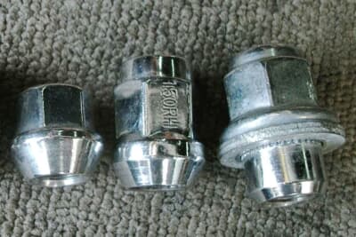 スチールナットは強度が高く緩みにくい