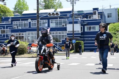 次回のパラモトライダー体験走行会は、2025年5月18日（日）に群馬県にある群馬自動車教習所で「パラモトライダー体験走行会」を開催予定。さらに5月31日（土）～6月1日（日）の2日間、名古屋市榮にある久屋大通公園内で行われる「手羽先サミット2025」にも参加予定