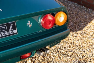 9万2000ユーロ（邦貨換算約1470万円）で落札されたフェラーリ「400i オートマチック」（C）Bonhams