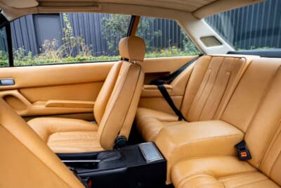 8万2800ユーロ（邦貨換算約1325万円）で落札されたフェラーリ「400i」（C）Bonhams