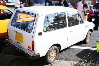 三菱 ミニカ55バン:ボディは小さいがテールゲートの開口部が大きいので、商用車として有意義に使えた