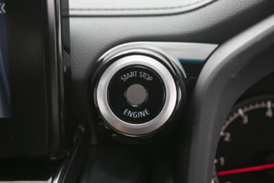 トヨタ ランドクルーザー300：指紋認証スタートスイッチは全グレードに標準装備された