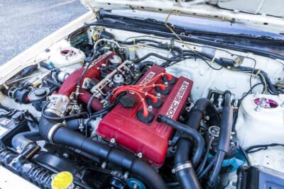 日産R30型 スカイライン 2000ターボインタークーラーRS:FJ20ET型エンジンを搭載する