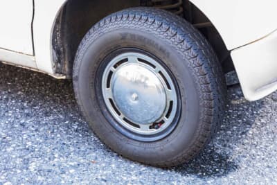 スズキ 4代目 フロンテ：ディッシュホイールを装着している