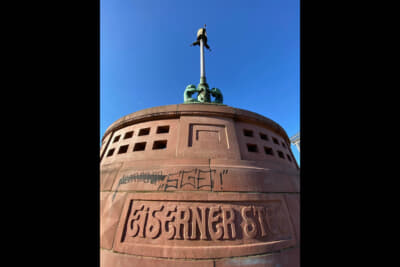 フランクフルトを象徴する鉄の橋