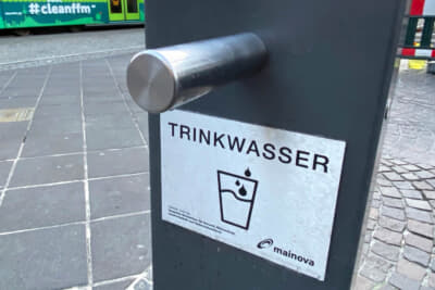フランクフルトの街のあちこちに飲み水が。水筒に入れることができて便利です