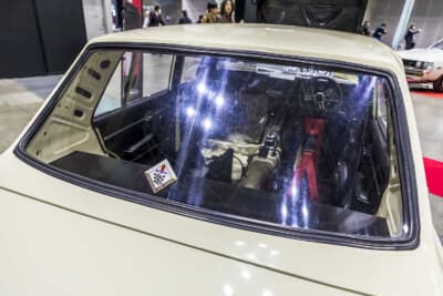 日産スカイラインGT:リア中央部にロールケージを装着